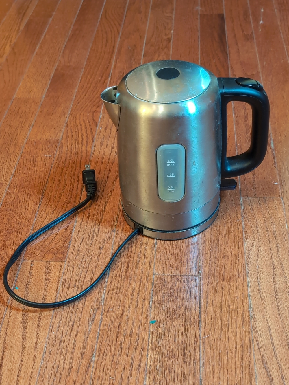 Amazon Basics Stainless Steel Electric Kettle with Black Handle 1.0L